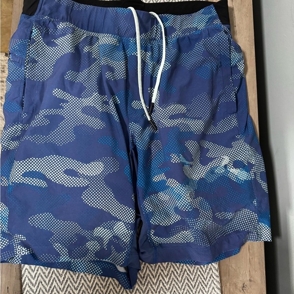 lululemon athletica Camo Blue Shorts - Picture 2 of 12